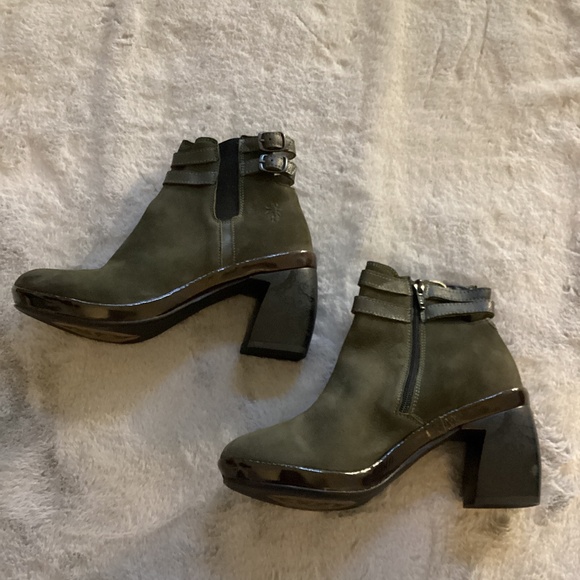 NWOT Fly London green leather ankle boots size 37 - Picture 2 of 6